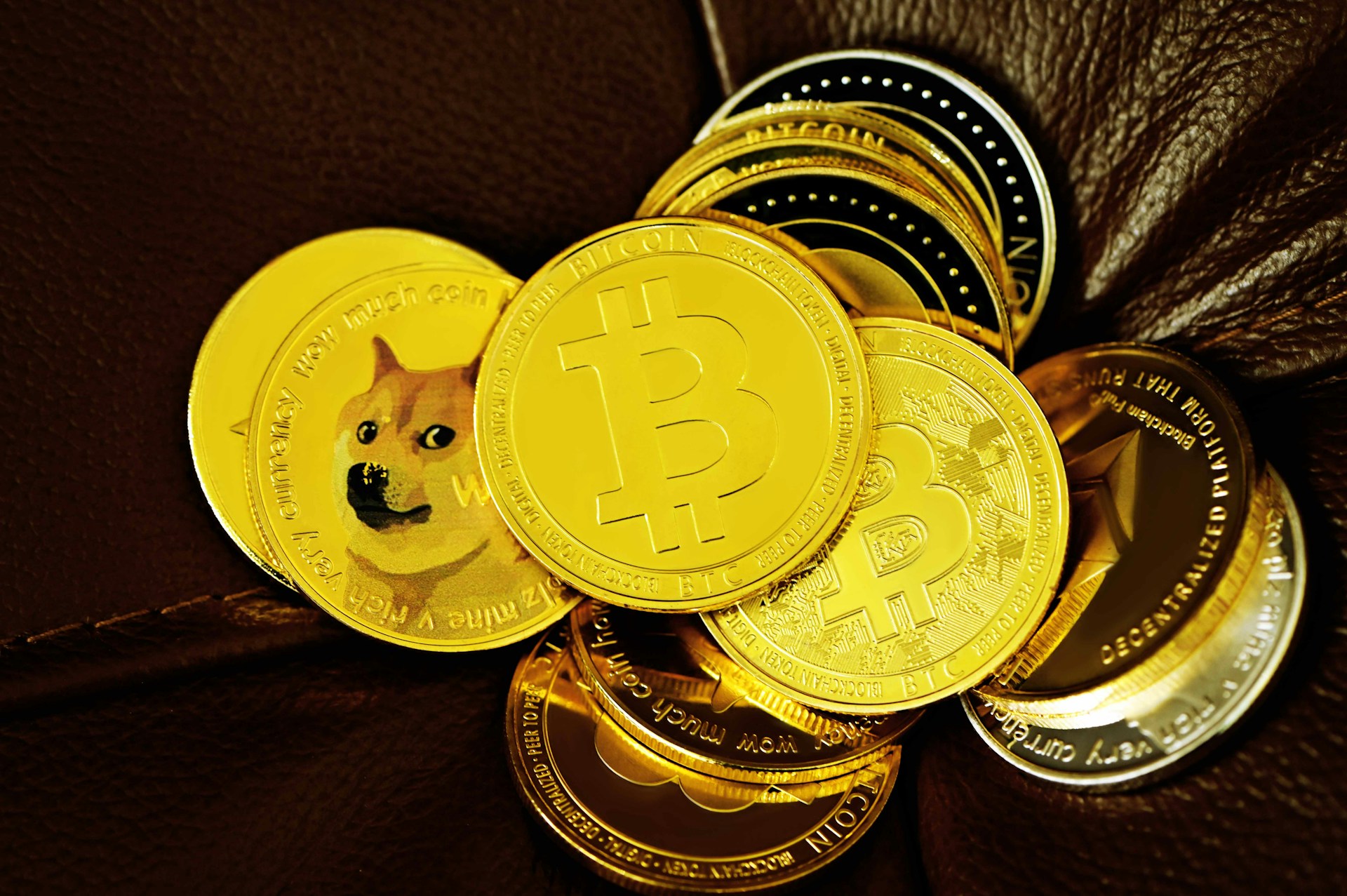 Bitcoin Loses Weekend Gains After Trump Tariffs Spark Sell-off
